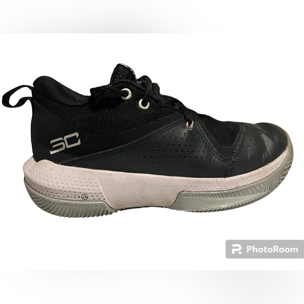 Basketball Shoes (Curry’s)